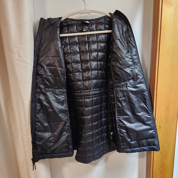 The North Face Black Quilted Jacket - Picture 4 of 8